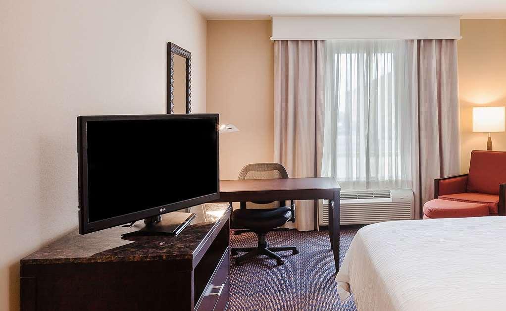 Hilton Garden Inn Midland Oda fotoğraf